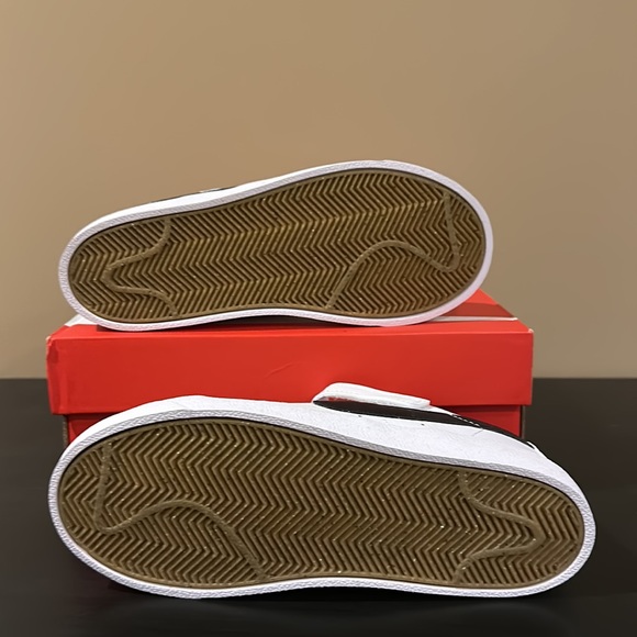 Nike Blazer Low 77 Black White Sneaker Preschool shoe - Picture 2 of 3